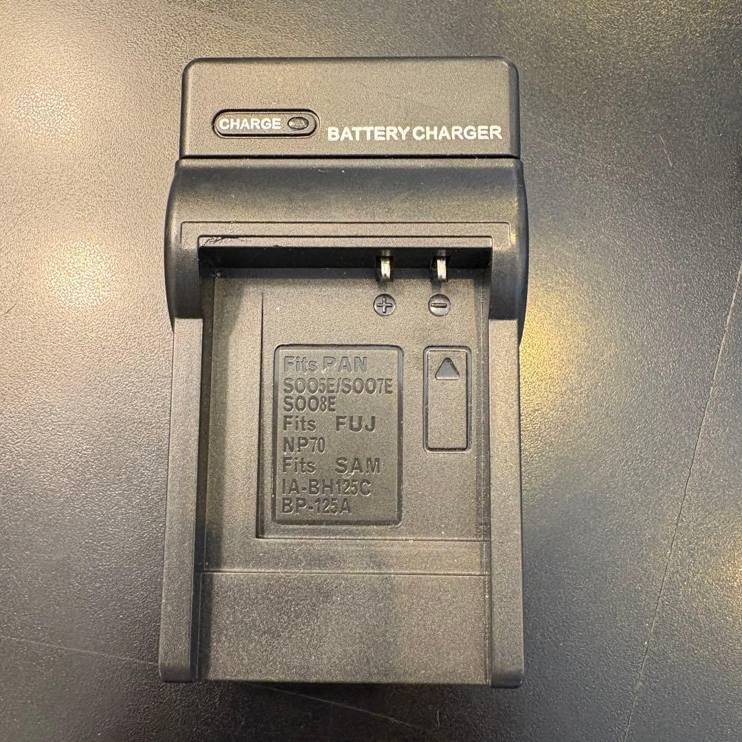 美品　RICOH R10 ブラック コンパクトデジタルカメラ