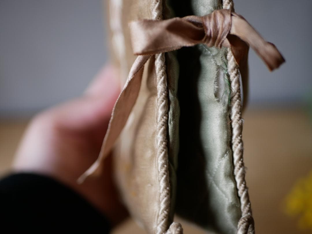 シルクのハンキーケース　手刺繡　フランスアンティーク　ブロカントのある暮らし