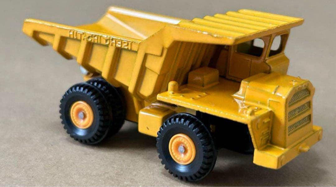 トミカ 日立 DH321 ダンプカー 山吹色