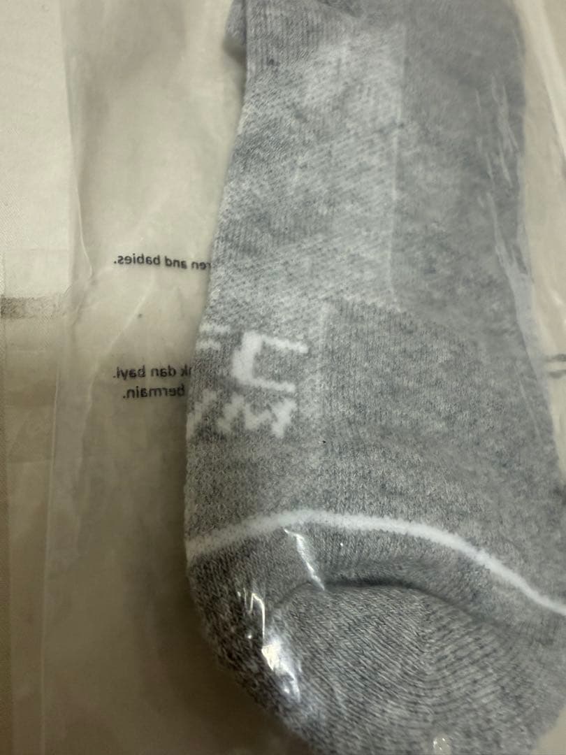 [新品未使用]UFC GYM ニットキャップ& 手袋&ヘッドバンド&ソックス3足