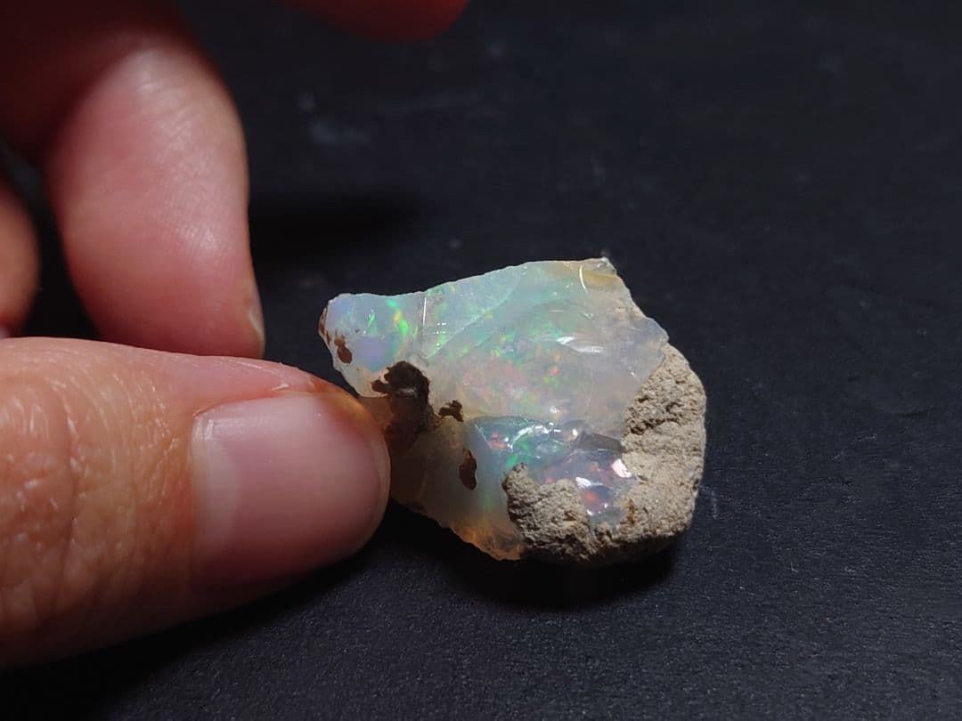 エチオピア　オパール　原石　鉱物標本　ジュエリーグレード　AAA