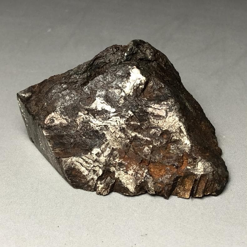 隕石 鉄隕石　アルタイ隕石　原皮付き　原石　重さ約105ｇ