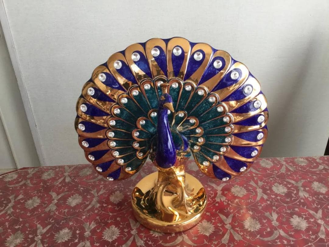 新着！スワロフスキークリスタル付き・クジャクの置き物