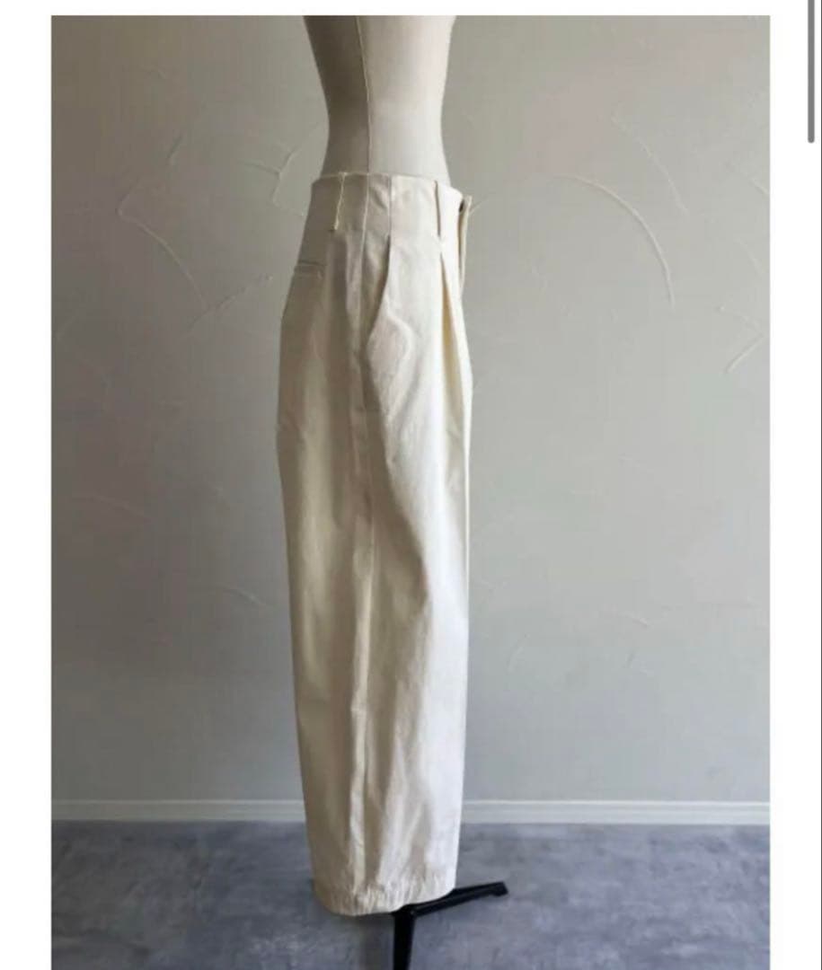 julynine チノパン　アッシュホワイト　ジュライナイン　Ｍサイズ