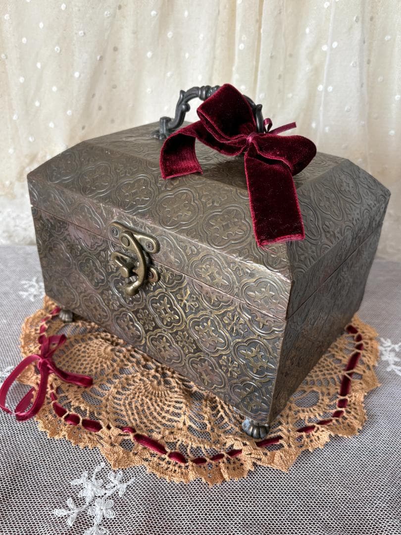 ✨最終出品✨レトロな取っ手付き金板張りボックス　ビスクドール　アンティーク雑貨