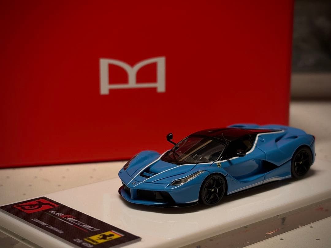 DMH 1/64 ラフェラーリ ブルー×ホワイトストライプ