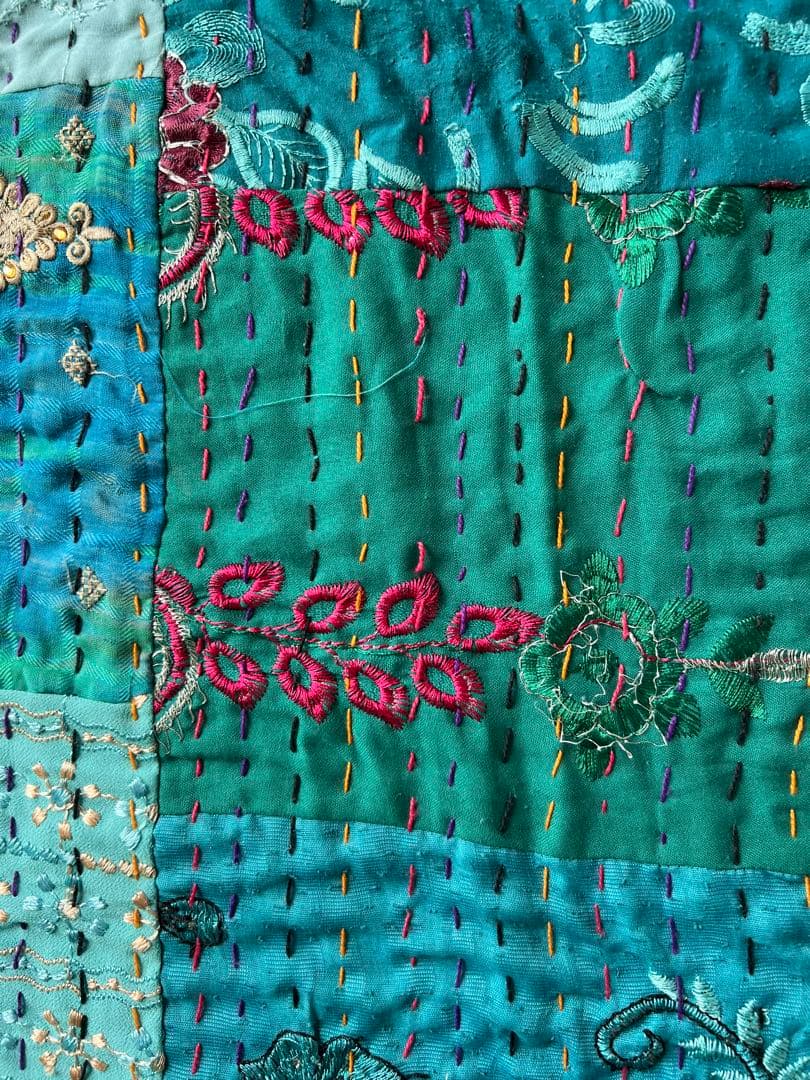 【ほぼ未使用】エンブロイダリー　ターコイズ　パッチワークカンタキルトマルチカバ