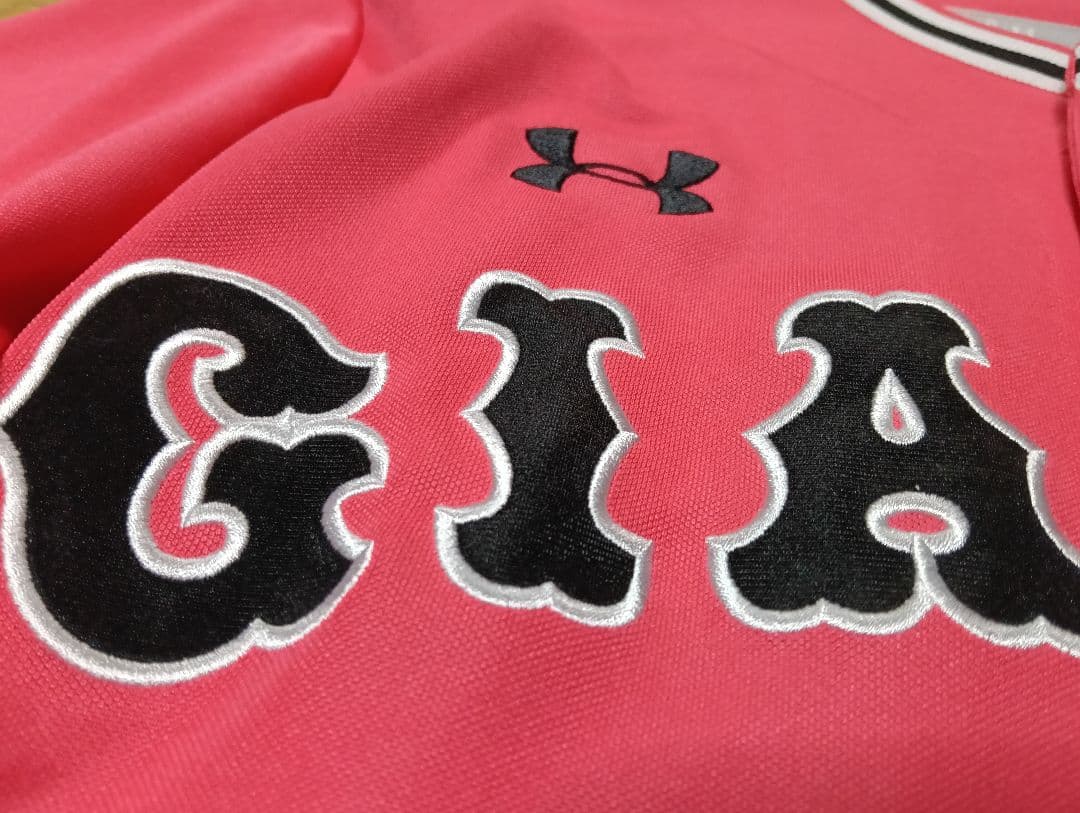 読売ジャイアンツ　巨人　湯浅大選手 93番時代 サイン入りピンクユニフォーム