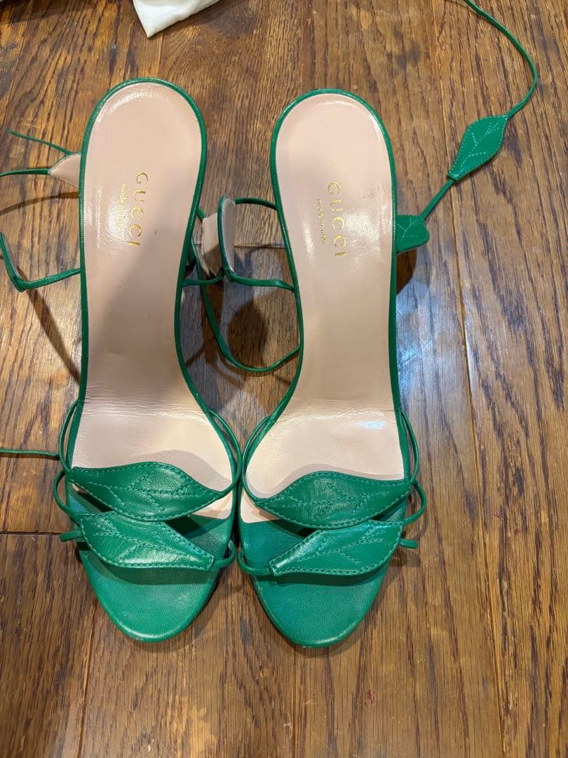 GUCCI グリーン ストラップヒールサンダル