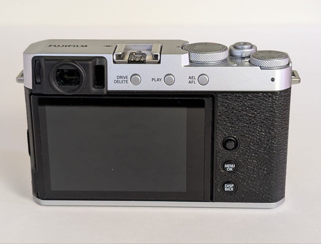 FUJIFILM X-E4 ミラーレスデジタルカメラ レンズキット シルバー