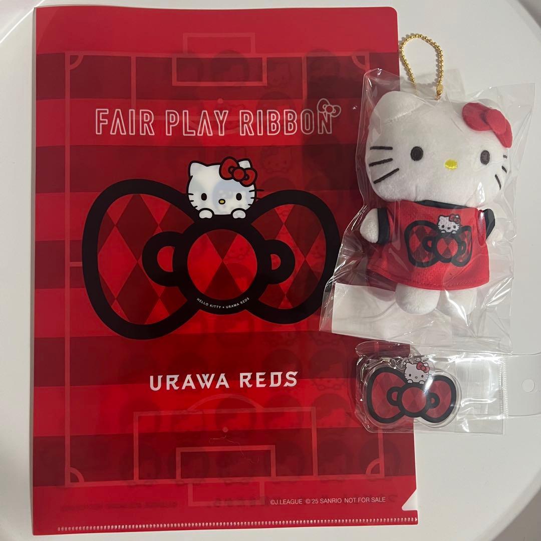 浦和レッズ　ハローキティJリーグコラボアクリルキーホルダーマスコットキーホルダー