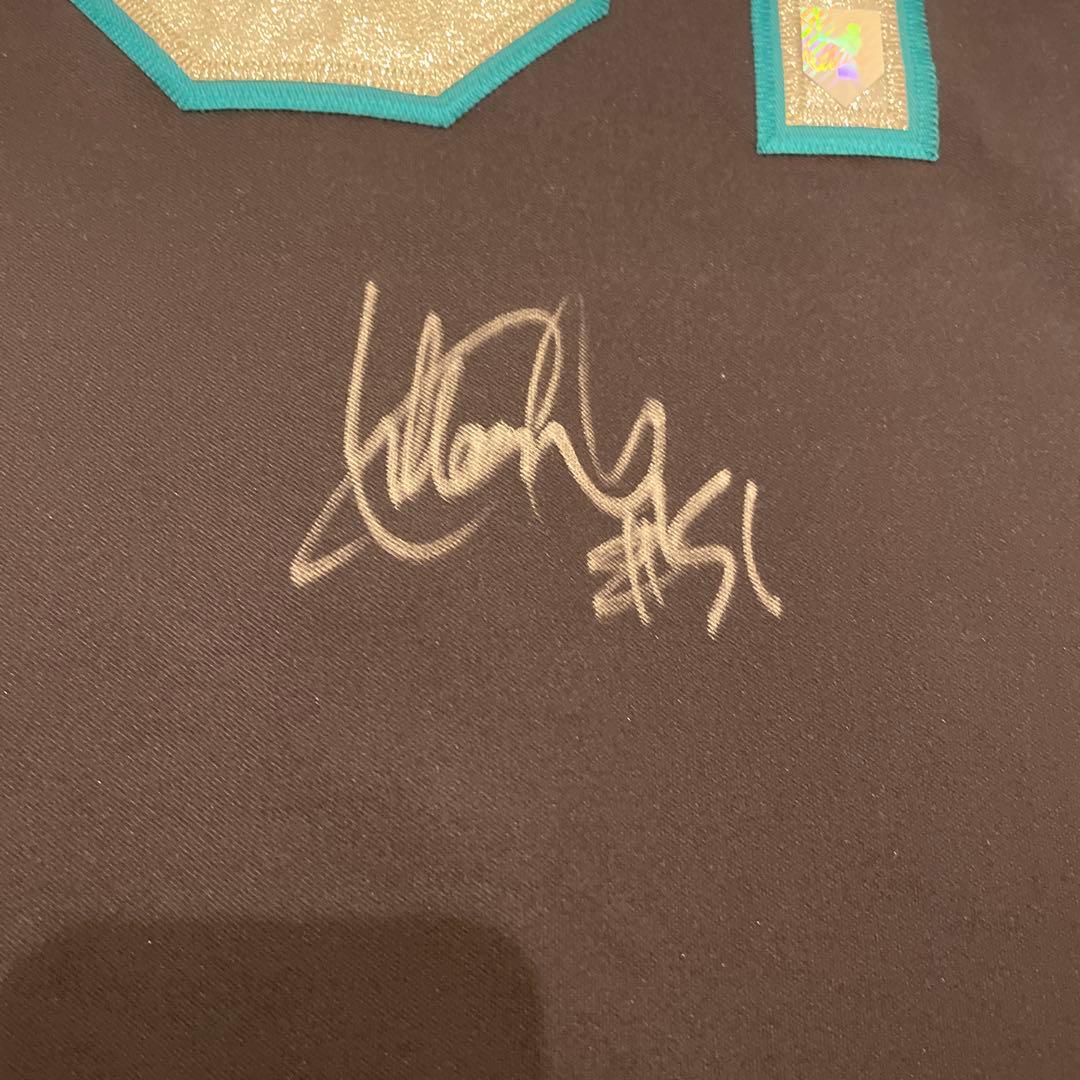 イチロー 直筆サイン入り ユニフォーム 51