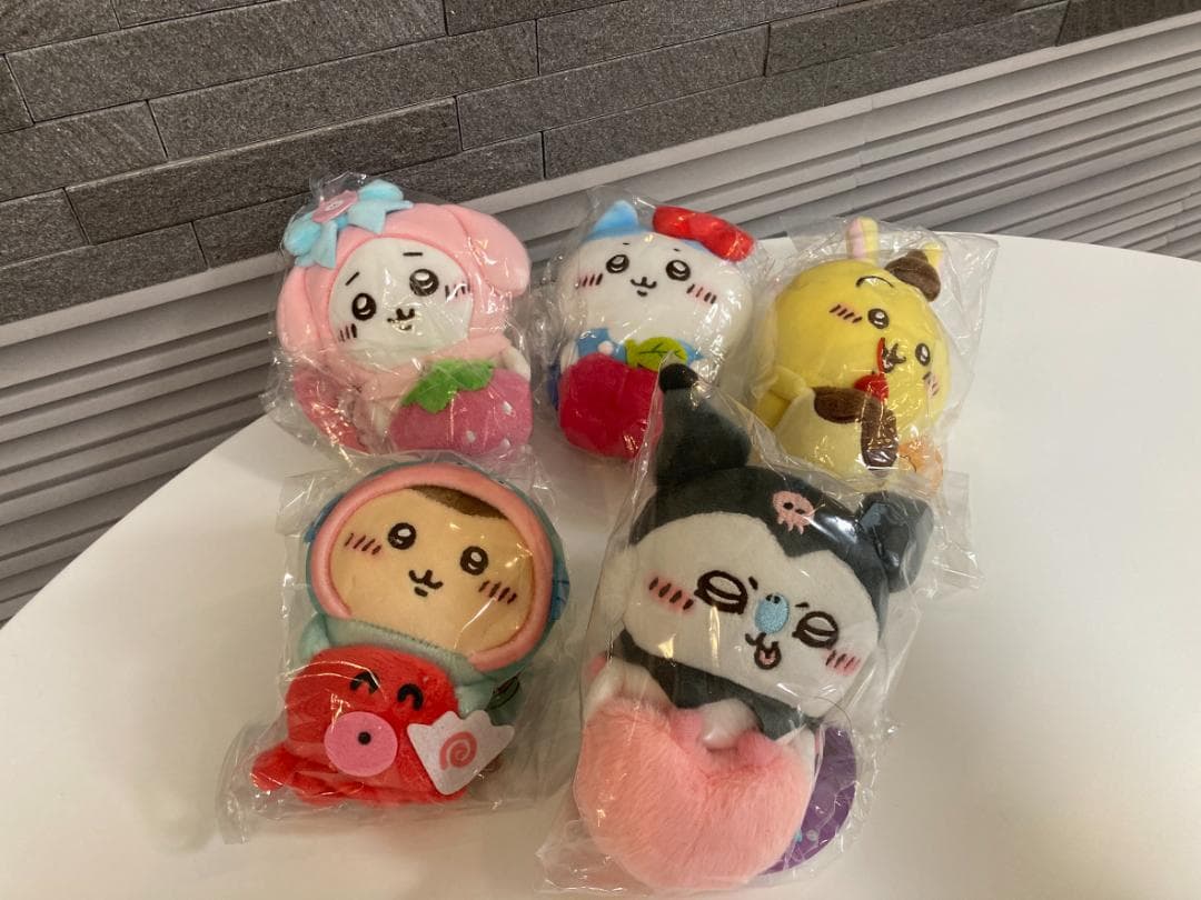 ちいかわ×サンリオ　デスクトップから見守るひっかけぬいぐるみ５体セット