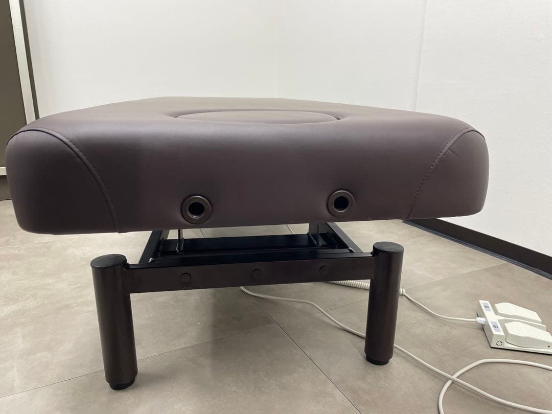 【極美品】昇降式電動ベッド 低反発 幅70cm エステ 整体 ブラウン