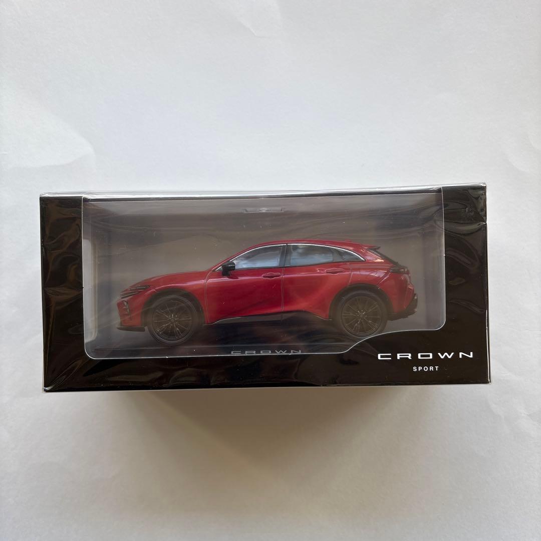 【未使用・非売品】トヨタ CROWN SPORT レッドミニカー　1/30