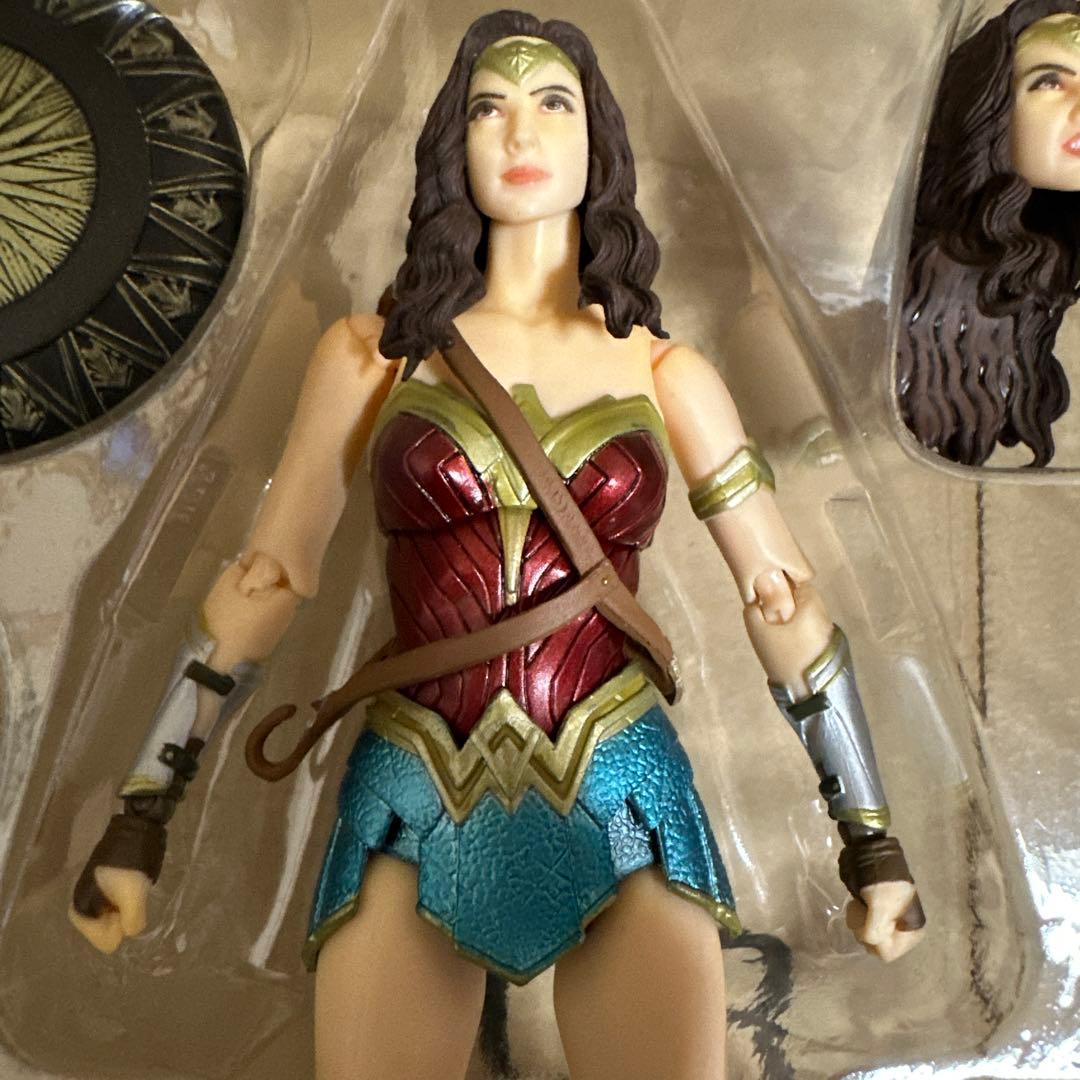 MAFEX ワンダーウーマン フィギュアNo.048