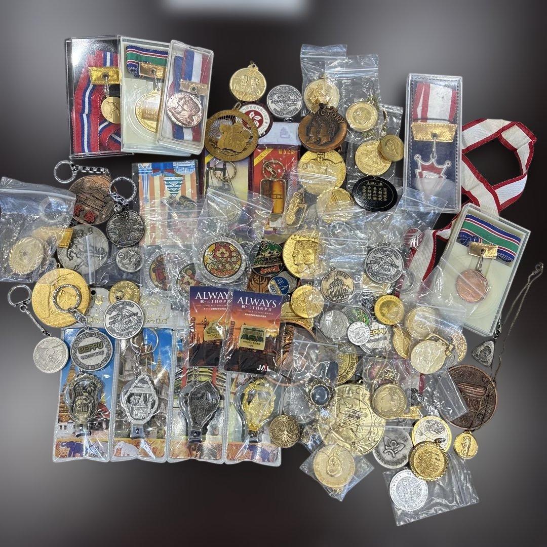 メダルと記念品、キーホルダーコレクション