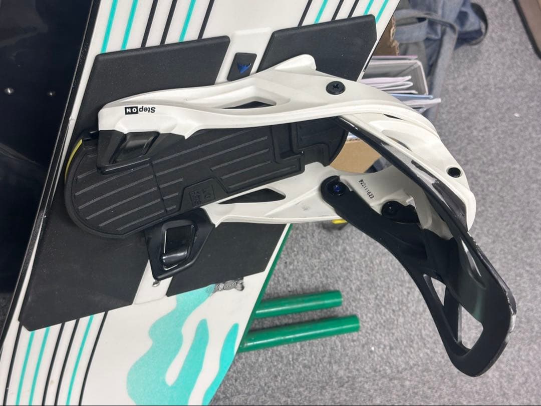 メンズBurton フォトンワイドStep OnブーツとビンディングSサイズ