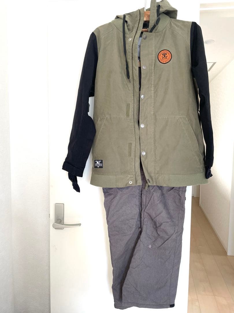 SCAPEスノーボードウェア