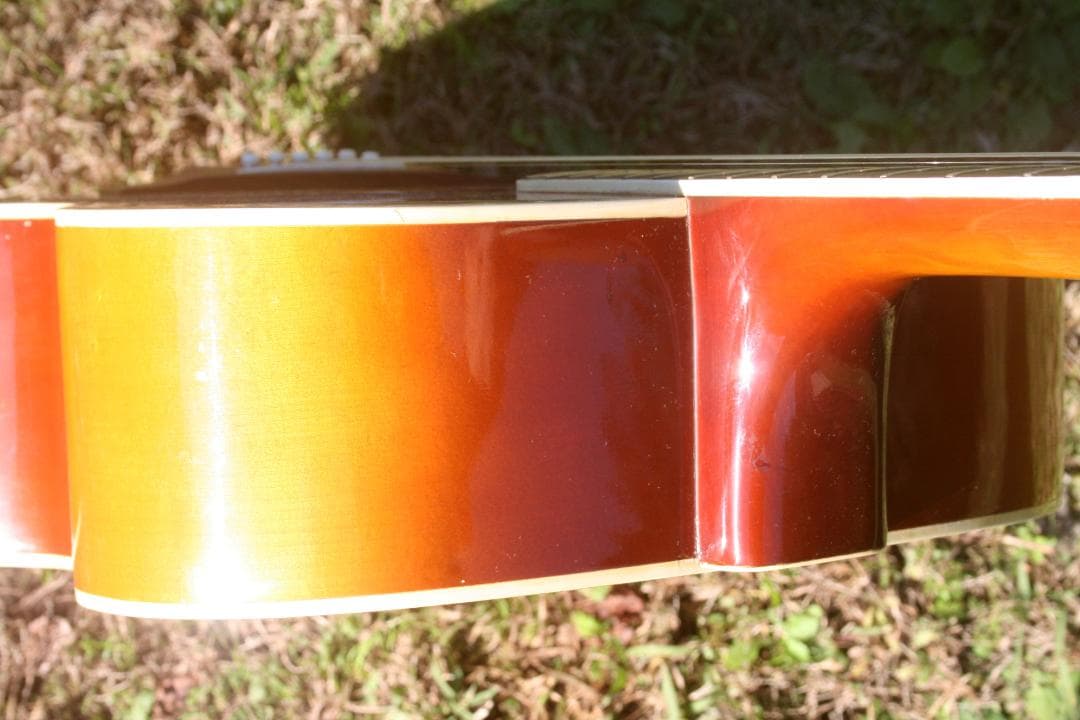 1970年代に日本の松本のマツモクで製造されたGranada J200モデル