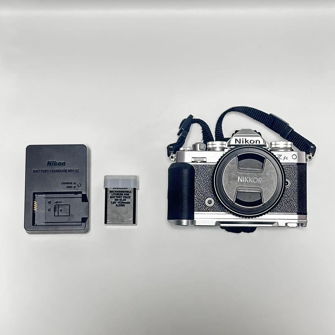 Nikon Zfc 28/2.8 SE Kit SmallRig グリップ付
