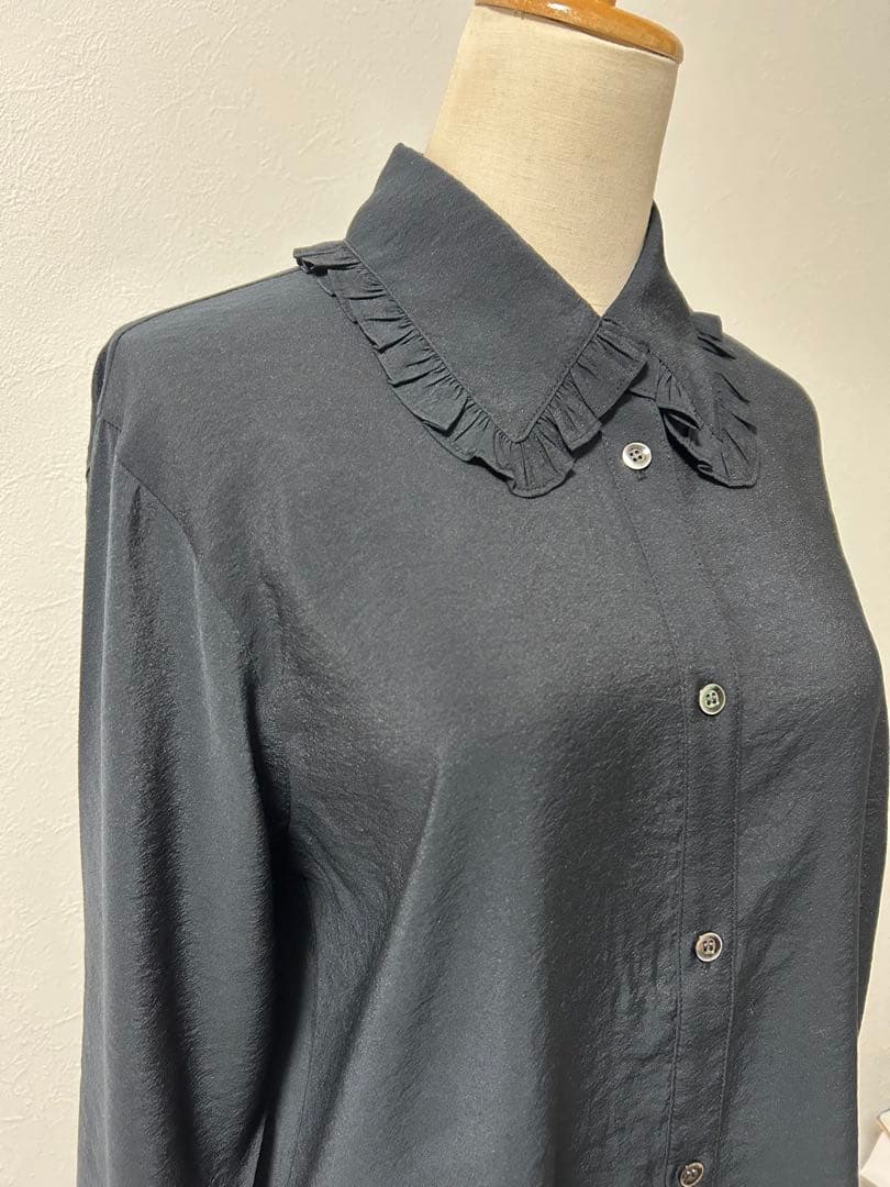 最終セール！完売　Spick and Span フリルカラーブラウス　黒ブラック