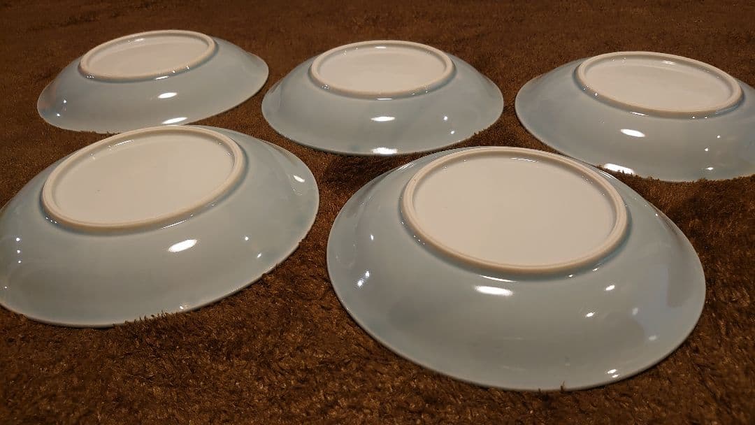 李朝　青磁　陽刻　蝶の図　中皿　蔵出し　５客