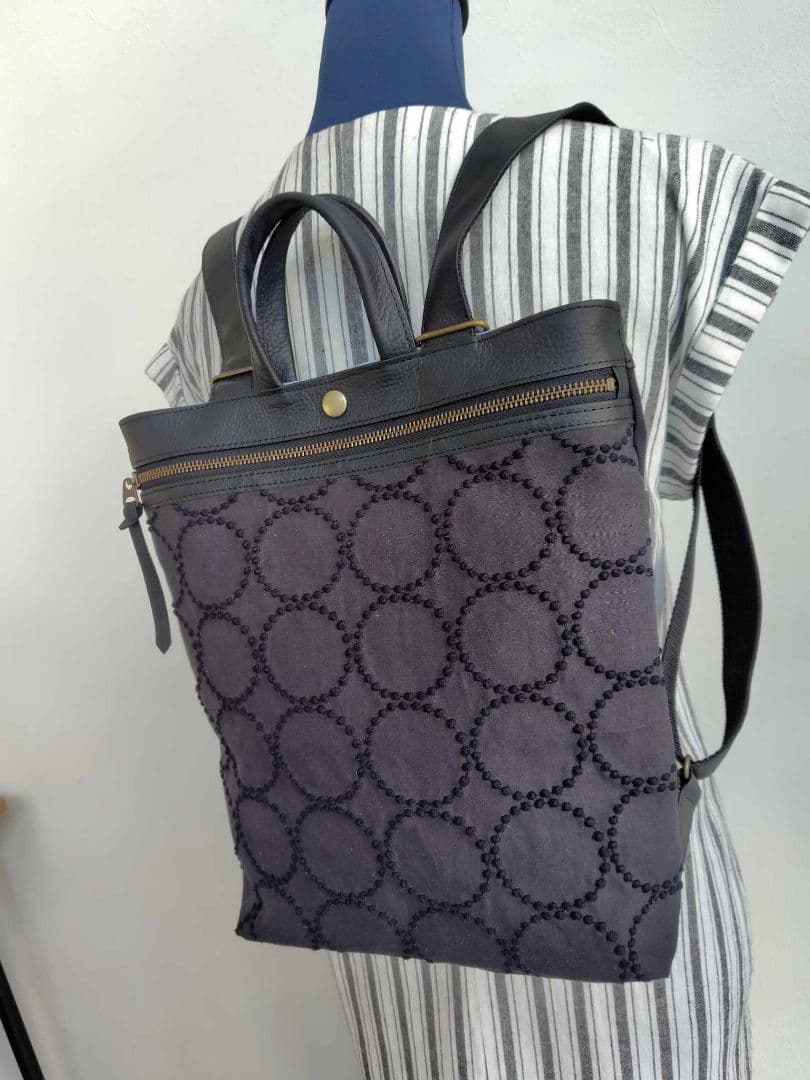 ミナペルホネン/tambourineタンバリンチャコール/A４サイズリュック