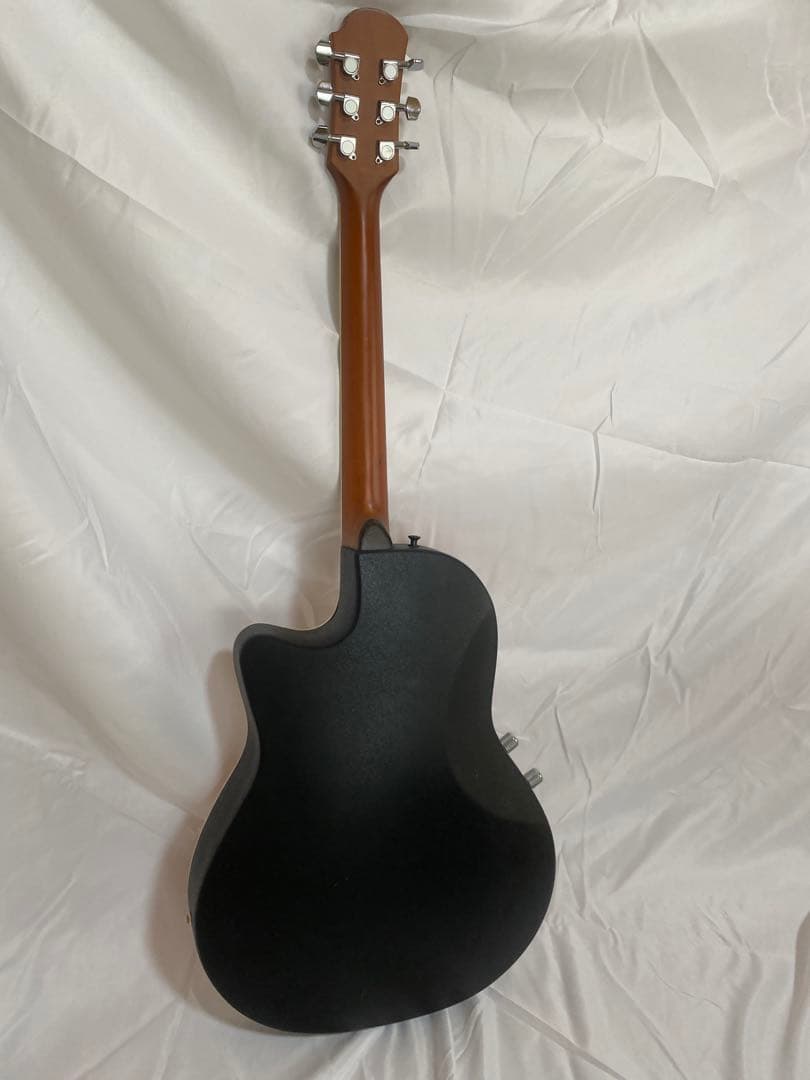 アコースティックギター　Ovation(オベーション)風　ピンク　エレアコ