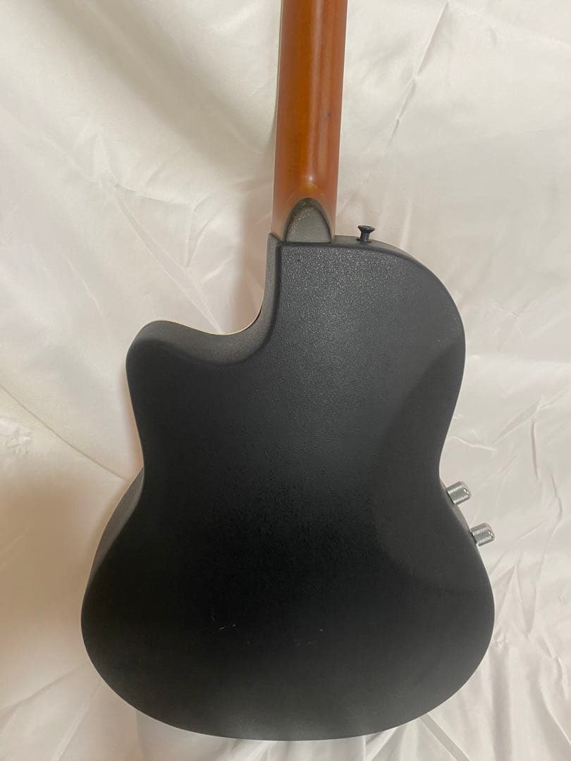 アコースティックギター　Ovation(オベーション)風　ピンク　エレアコ