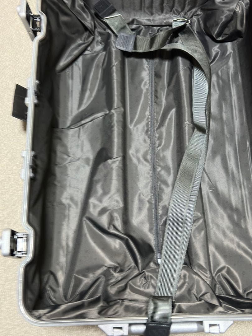 RIMOWA アルミニウムスーツケース TSAロック付き