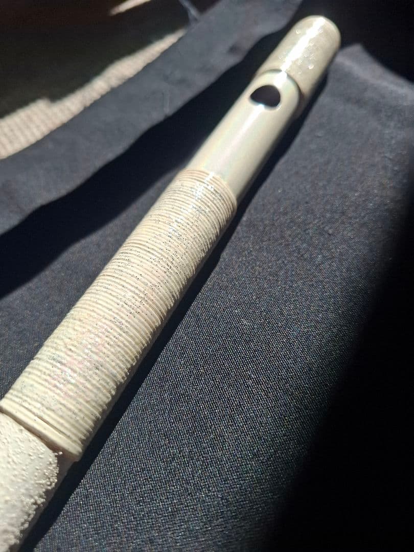 篠笛　古典調　4本調子　7穴　超鐵仕様　天地胴藤巻き　ホワイト＋レインボー