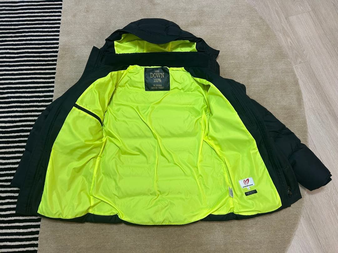 マスターバニー　ブラック　ダウンジャケット 蛍光イエロー裏地