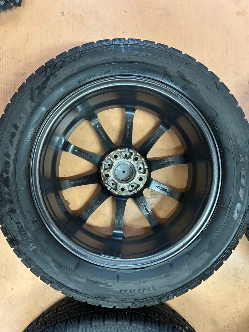 225/60R18 ホイール　スタッドレス4本セット　18インチ　トーヨータイヤ