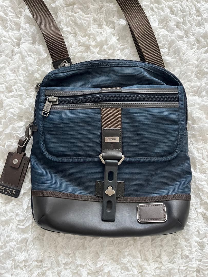 TUMI ネイビー ショルダーバッグ