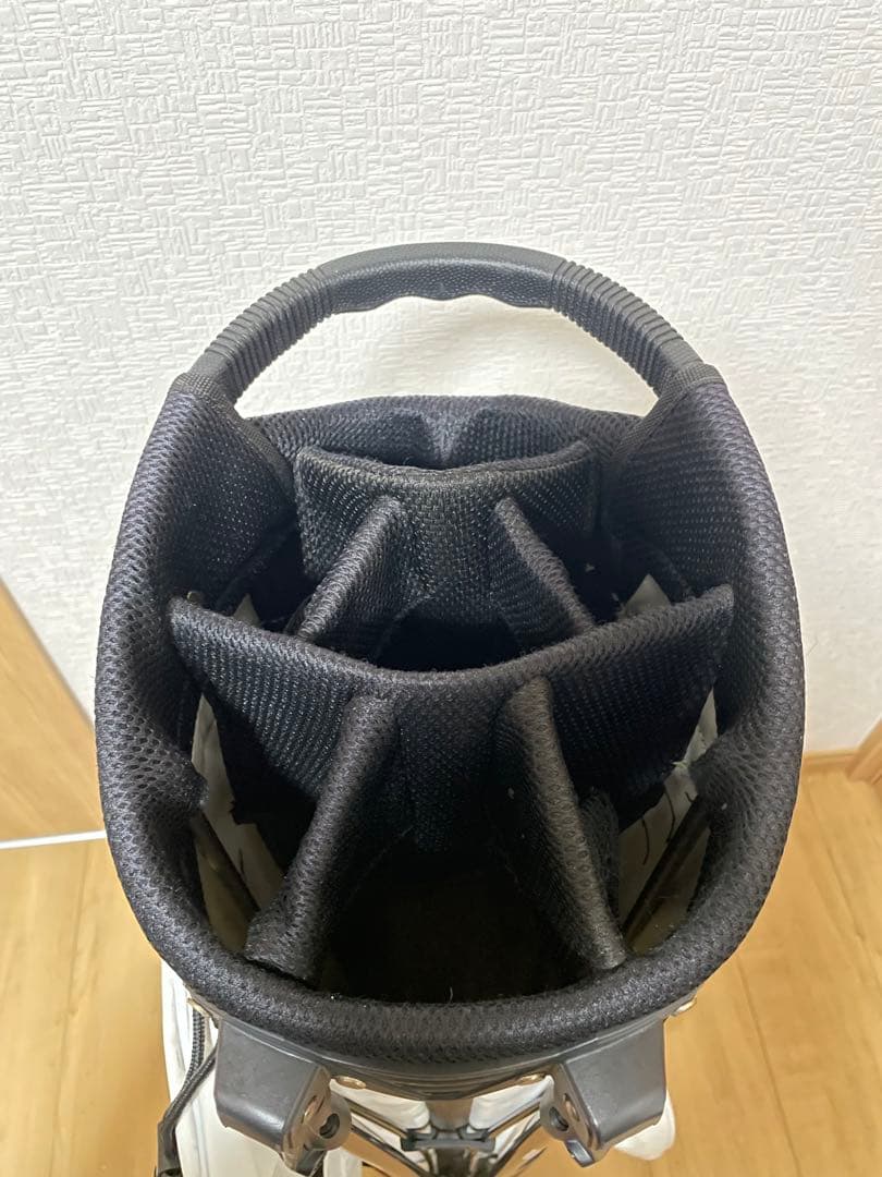 J.LINDEBERG キャディバッグ 白/黒　スタンドバッグ　フード無し
