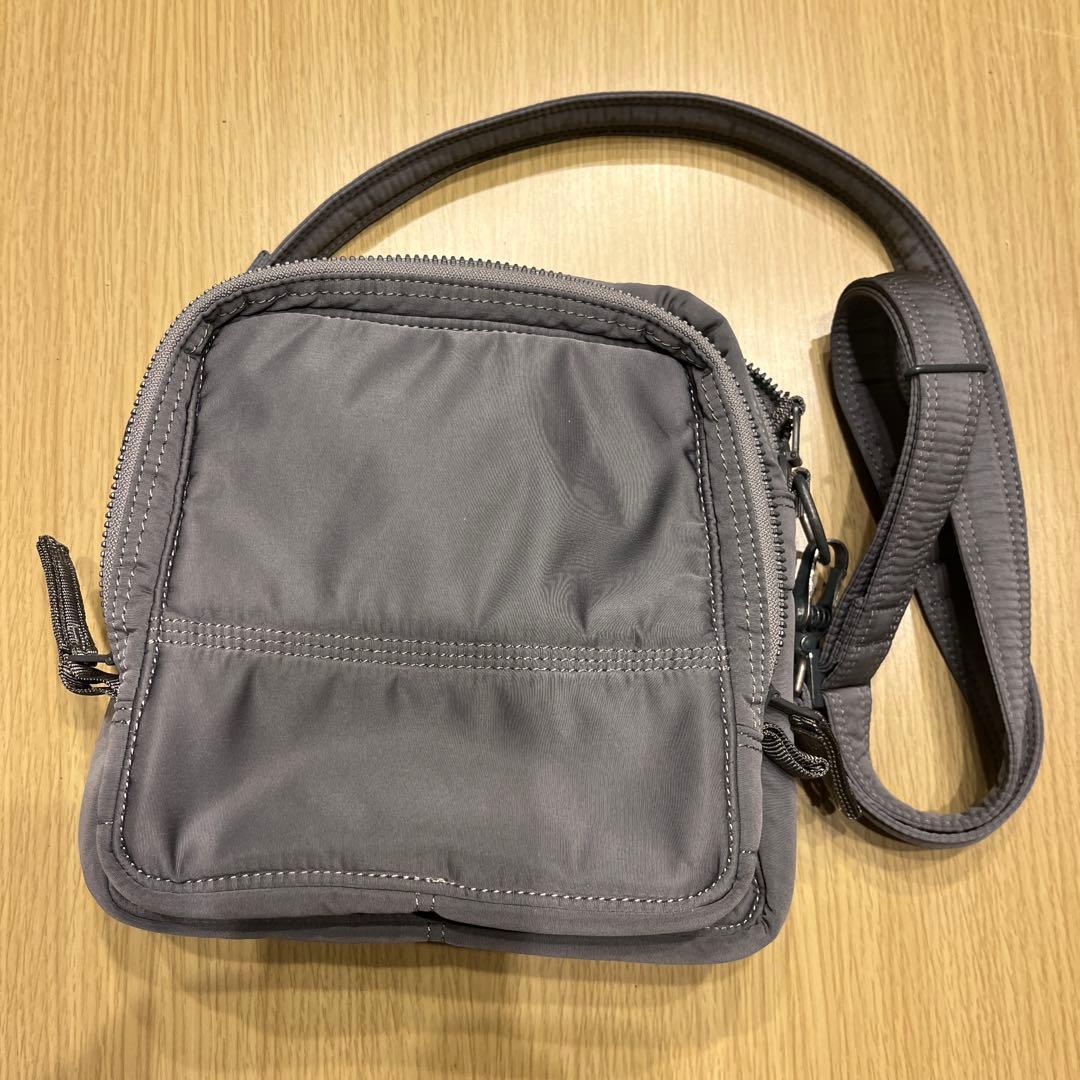 吉田カバンショルダーバッグ（サコッシュ）