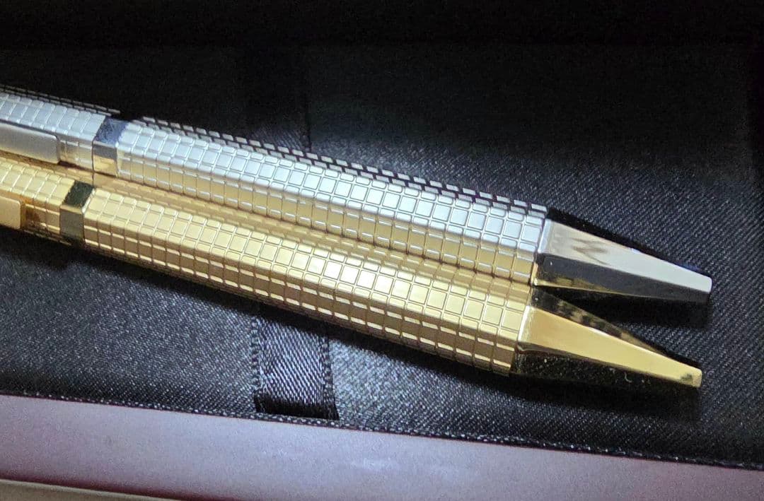 オーデマピゲ　ボールペン　シルバー・ゴールド　2本セット　箱付き　新品