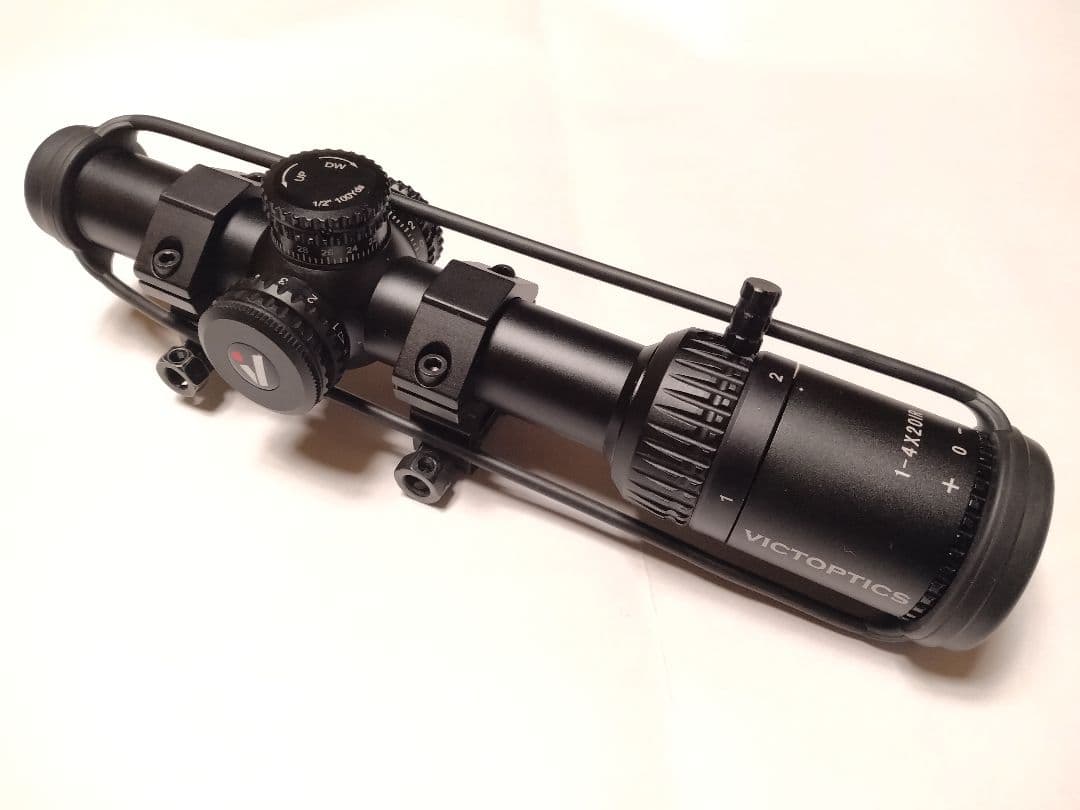 Victoptics ZOD 1-4×20 IR ショート ライフルスコープ