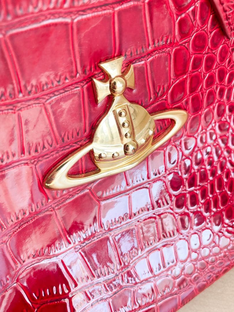 Vivienne Westwoodレッド クロコダイル風ハンドバッグ