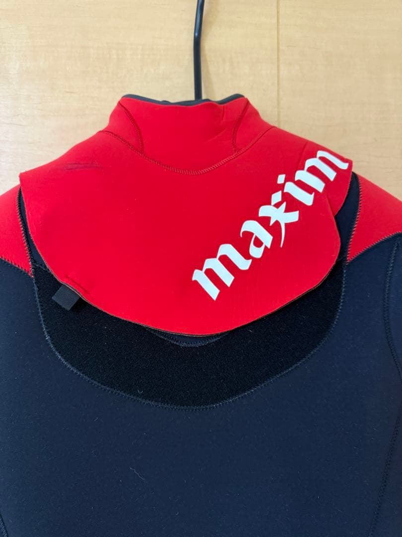 maxim フルスーツ 黒 赤 迷彩