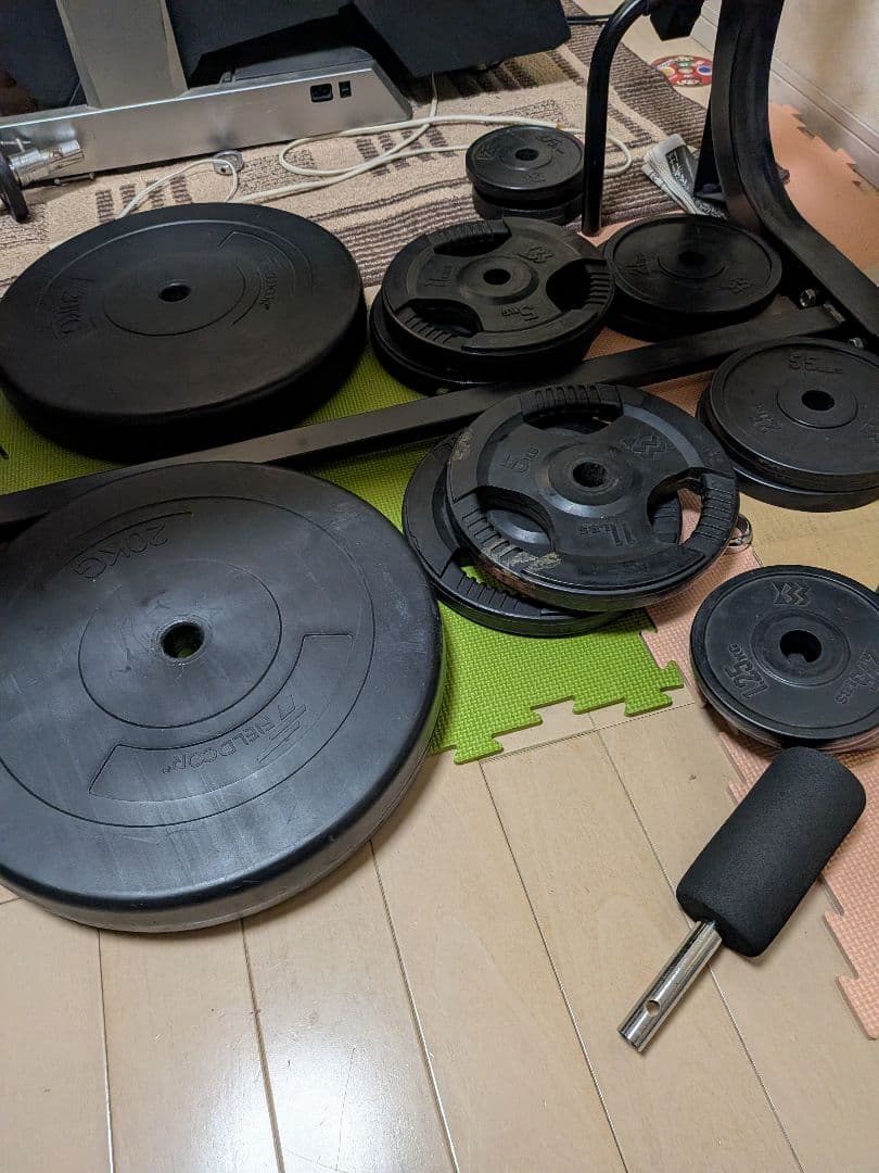 トレーニングベンチ ブラック。バーと重り中古