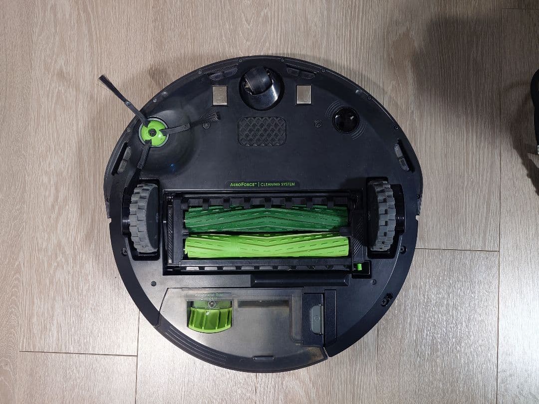 【美品・送料込】ルンバ i3+ クリーンベース付 iRobot ロボット掃除機