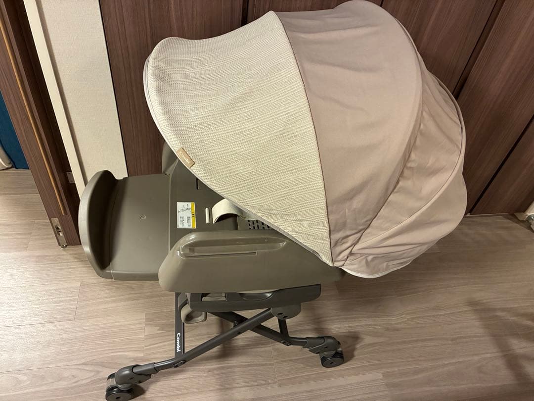 美品&希少 Combi コンビ ネムリラ オートスイング 電動 ミルキーベージュ