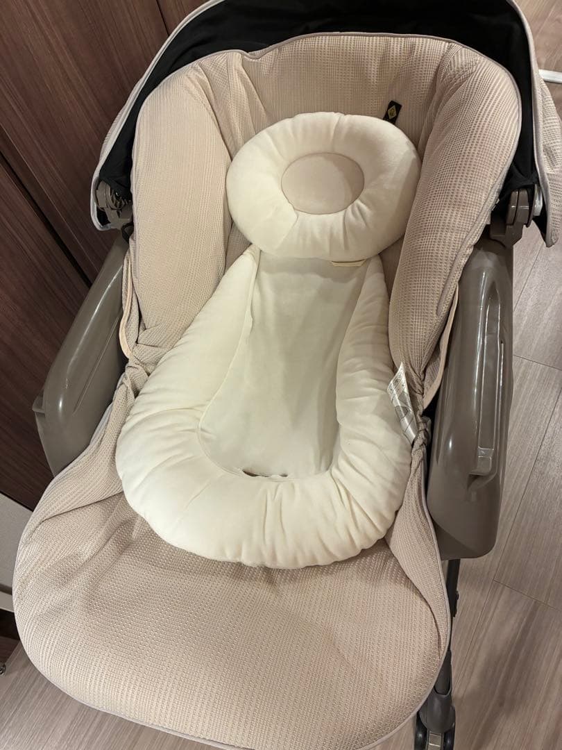 美品&希少 Combi コンビ ネムリラ オートスイング 電動 ミルキーベージュ