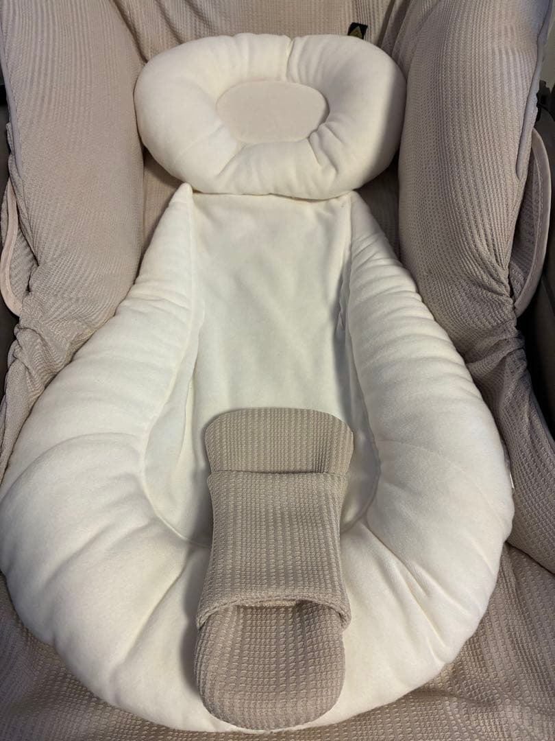 美品&希少 Combi コンビ ネムリラ オートスイング 電動 ミルキーベージュ