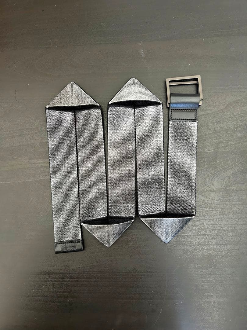 132 5. イッセイミヤケ 箔ベルト