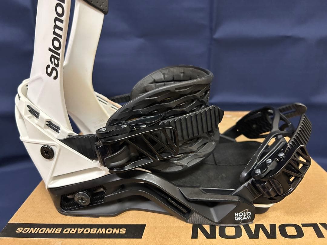 Salomon hologram Mサイズ　22-23モデル