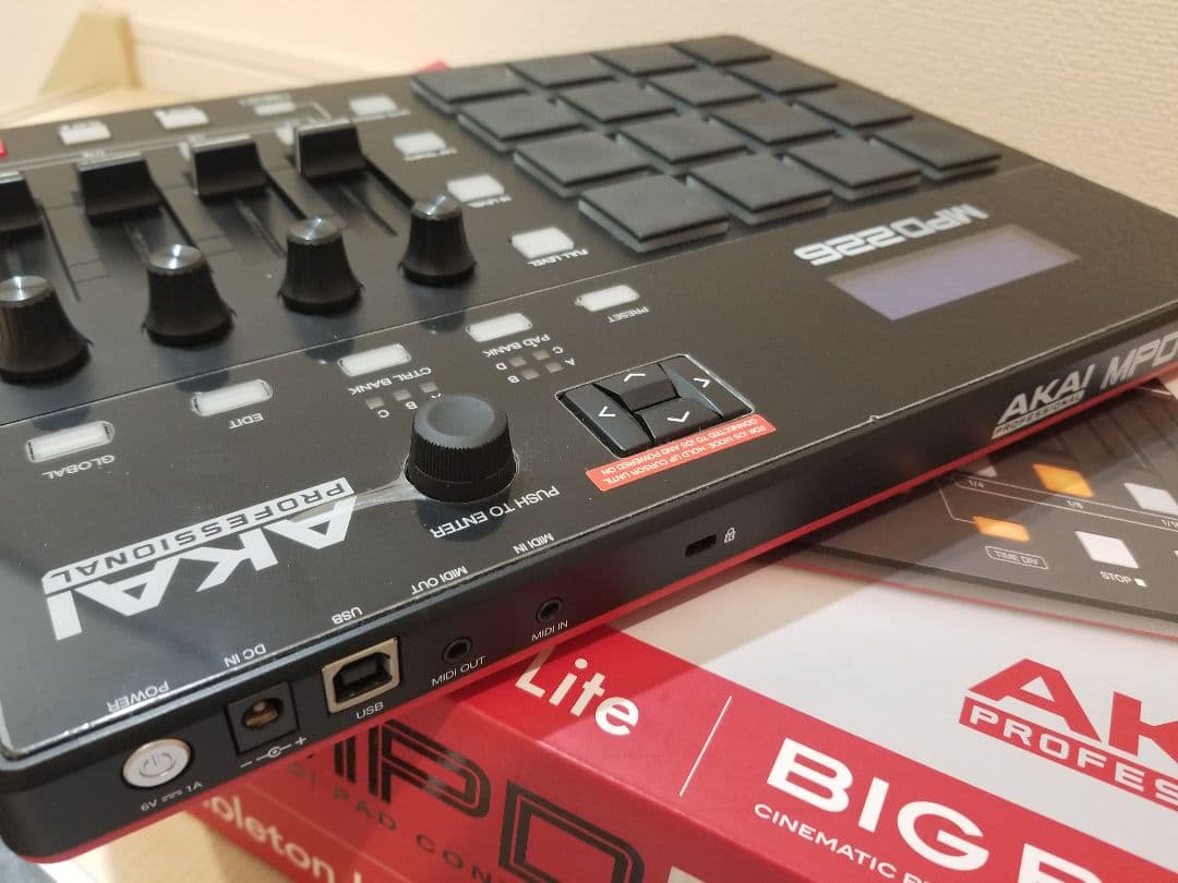 DJ機材 AKAI MIDI PAD CONTROLLER MPD226