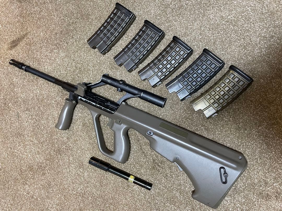 東京マルイ　電動ガン　ステアーAUG A1 実銃用スコープ・予備マグ付